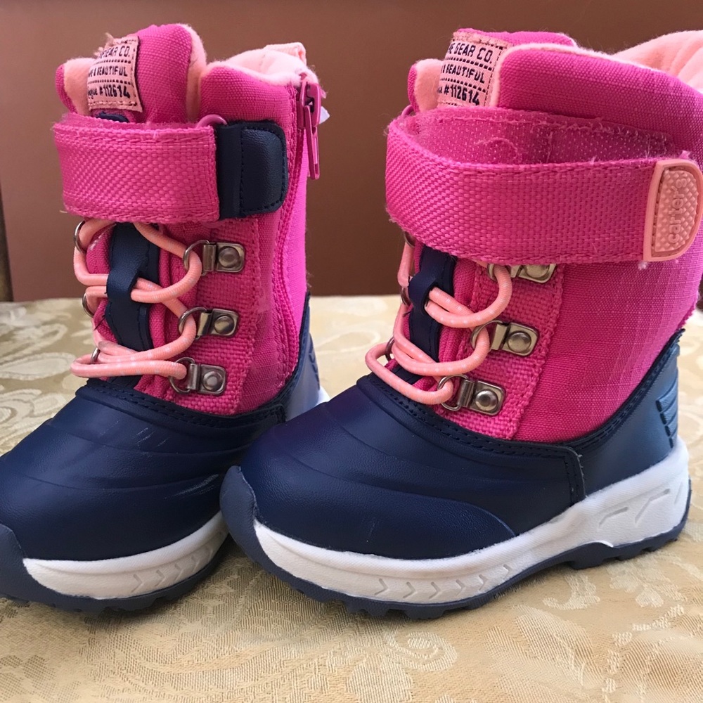 Carters snow boots-like new